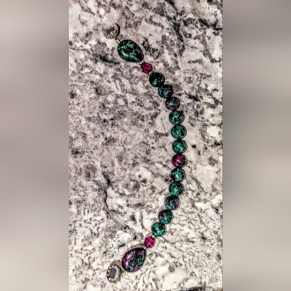 Hand Crafted Green & Pink Ruby Zoisite Beaded Bracelet with Crystal Clasp - Picture 4 of 4